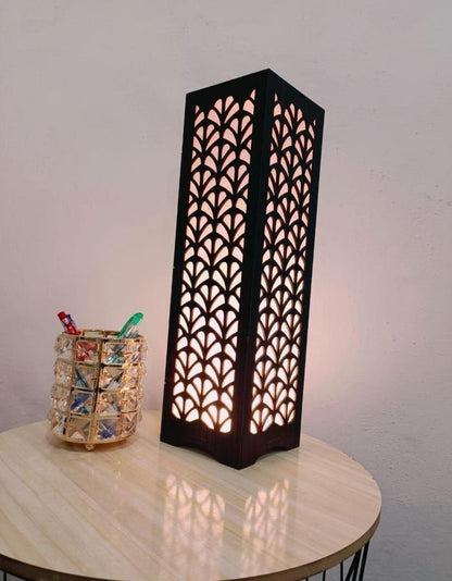 Nordic Repeating Leaf Column Floor Lamp – Matte Black Botanical Sculptural Light